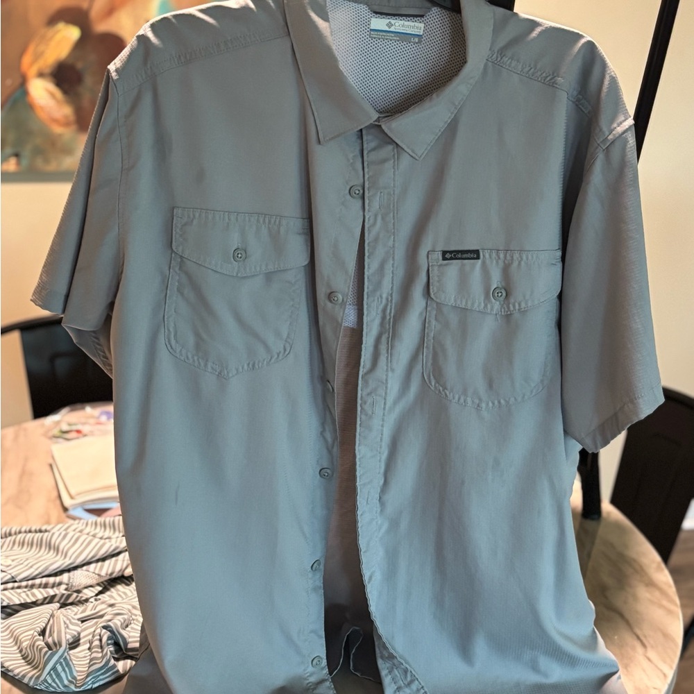 Columbia Men's Gray Short Sleeve Shirt